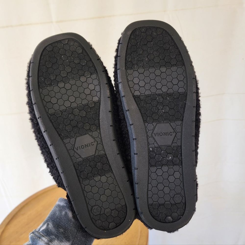 Vionic Black Cozy Sherpa Mule Slippers - Picture 9 of 9